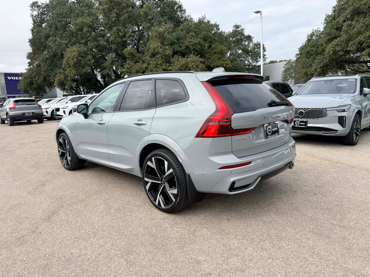 2026 Volvo XC60 - Image 4