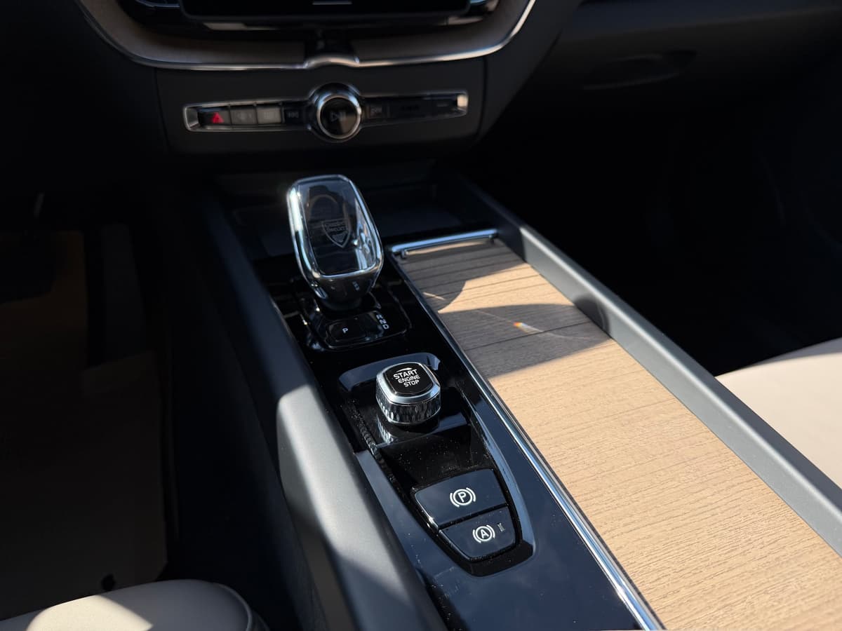 2026 Volvo XC60 - Image 11