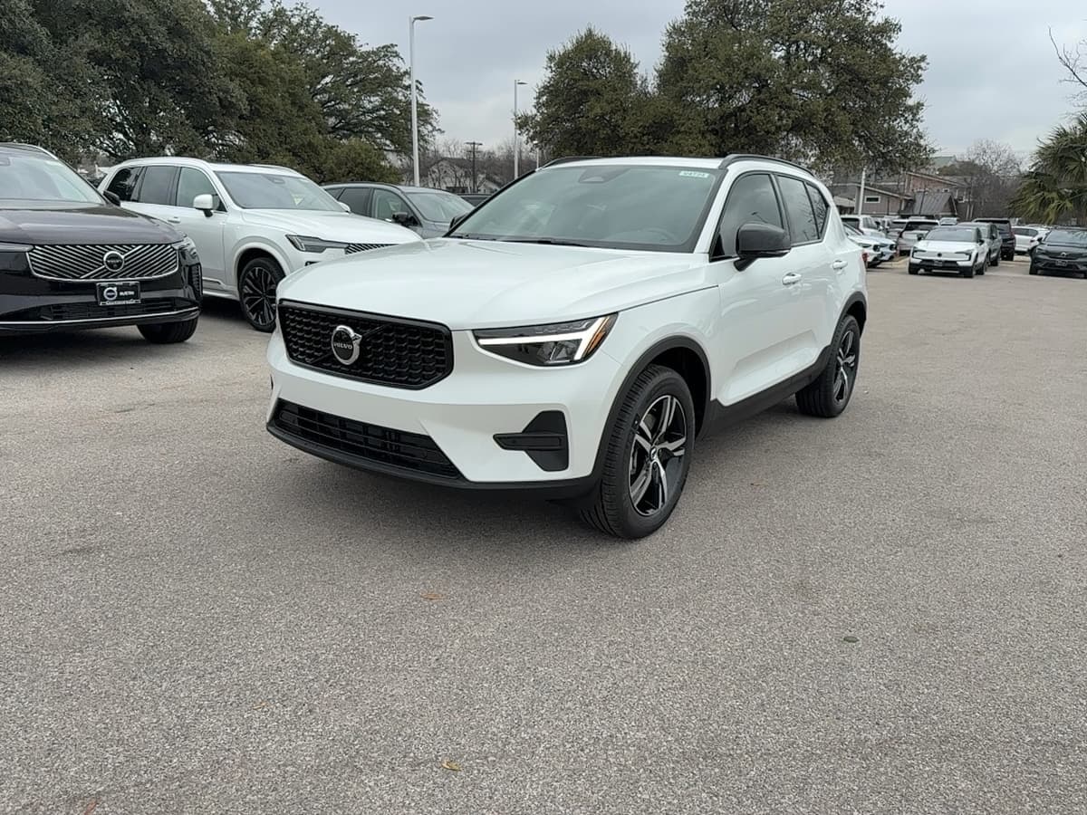 2026 Volvo XC40 - Image 2