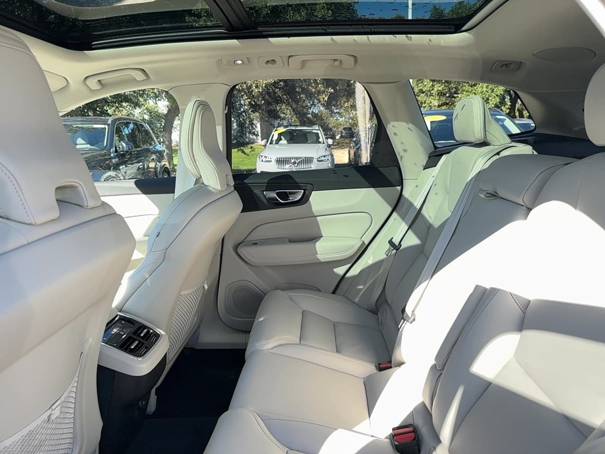 2026 Volvo XC60 - Image 15