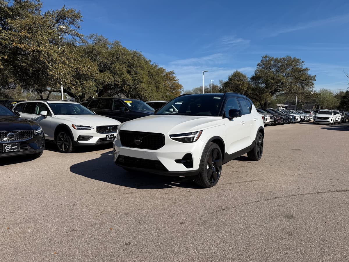 2026 Volvo XC40 - Image 2