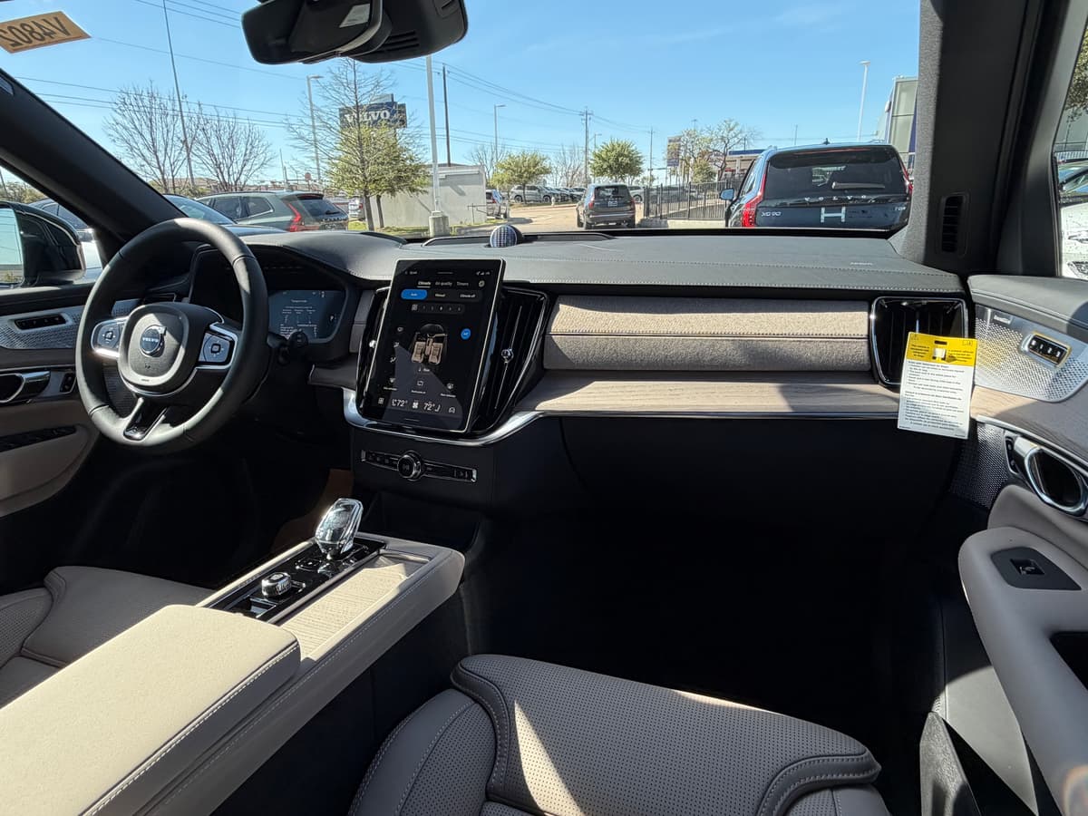 2026 Volvo XC90 - Image 11
