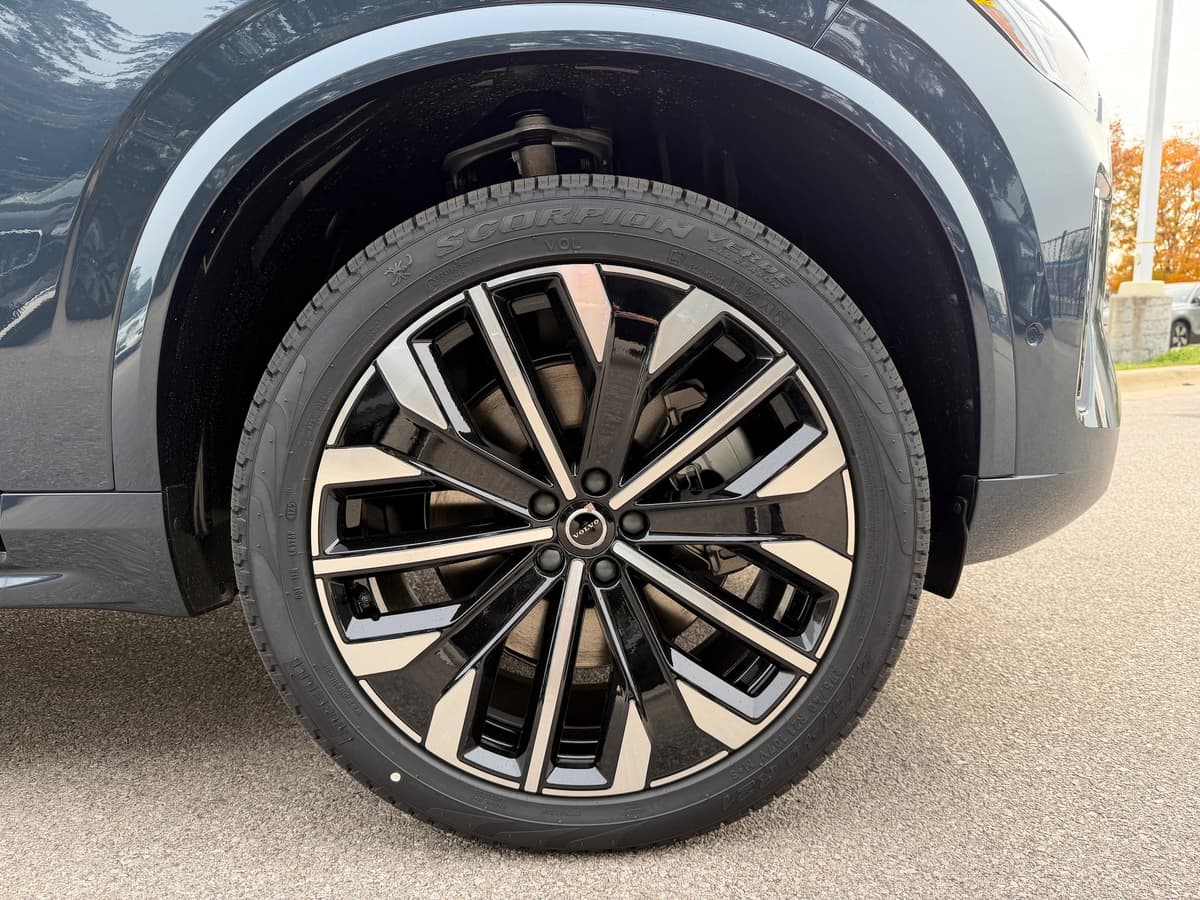 2026 Volvo XC90 plug-in hybrid - Image 7