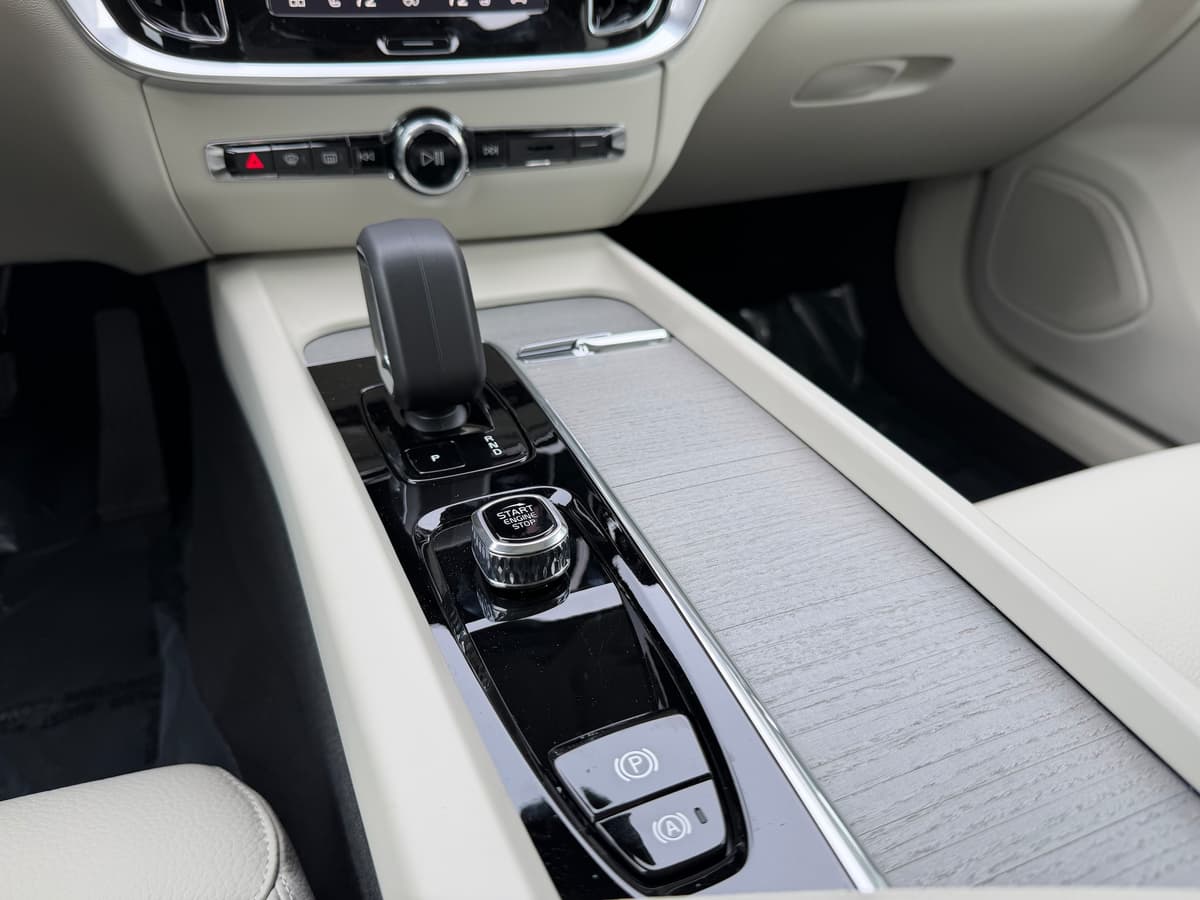 2026 Volvo V60 Cross Country - Image 13