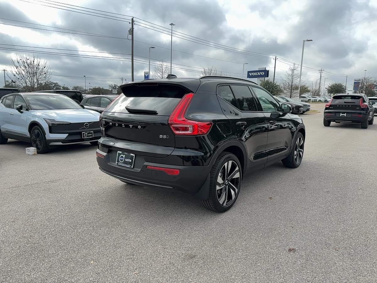 2026 Volvo XC40 - Image 6