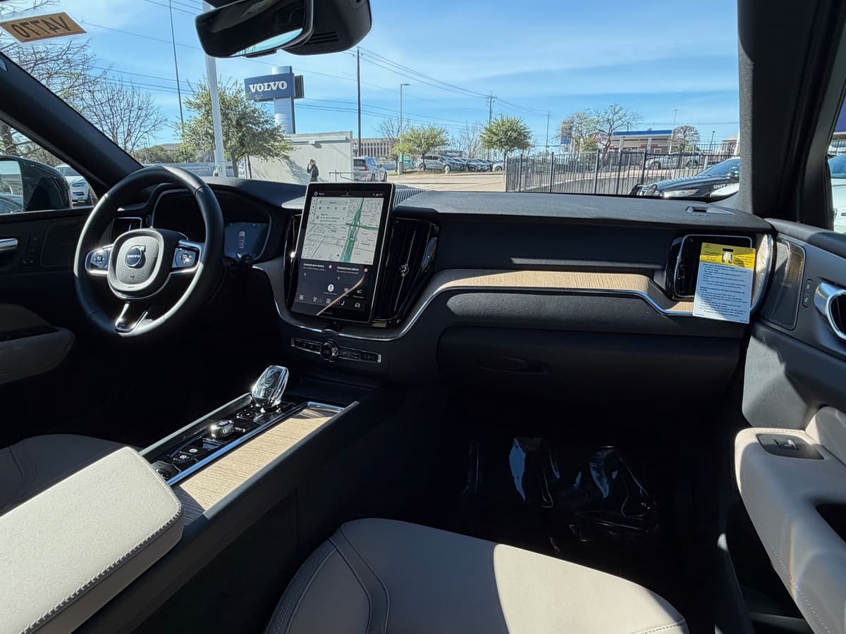 2026 Volvo XC60 - Image 10