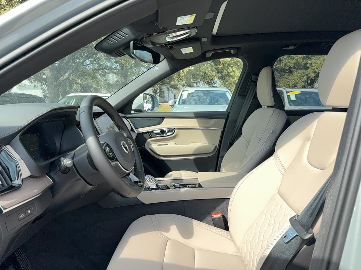 2026 Volvo XC90 plug-in hybrid - Image 11