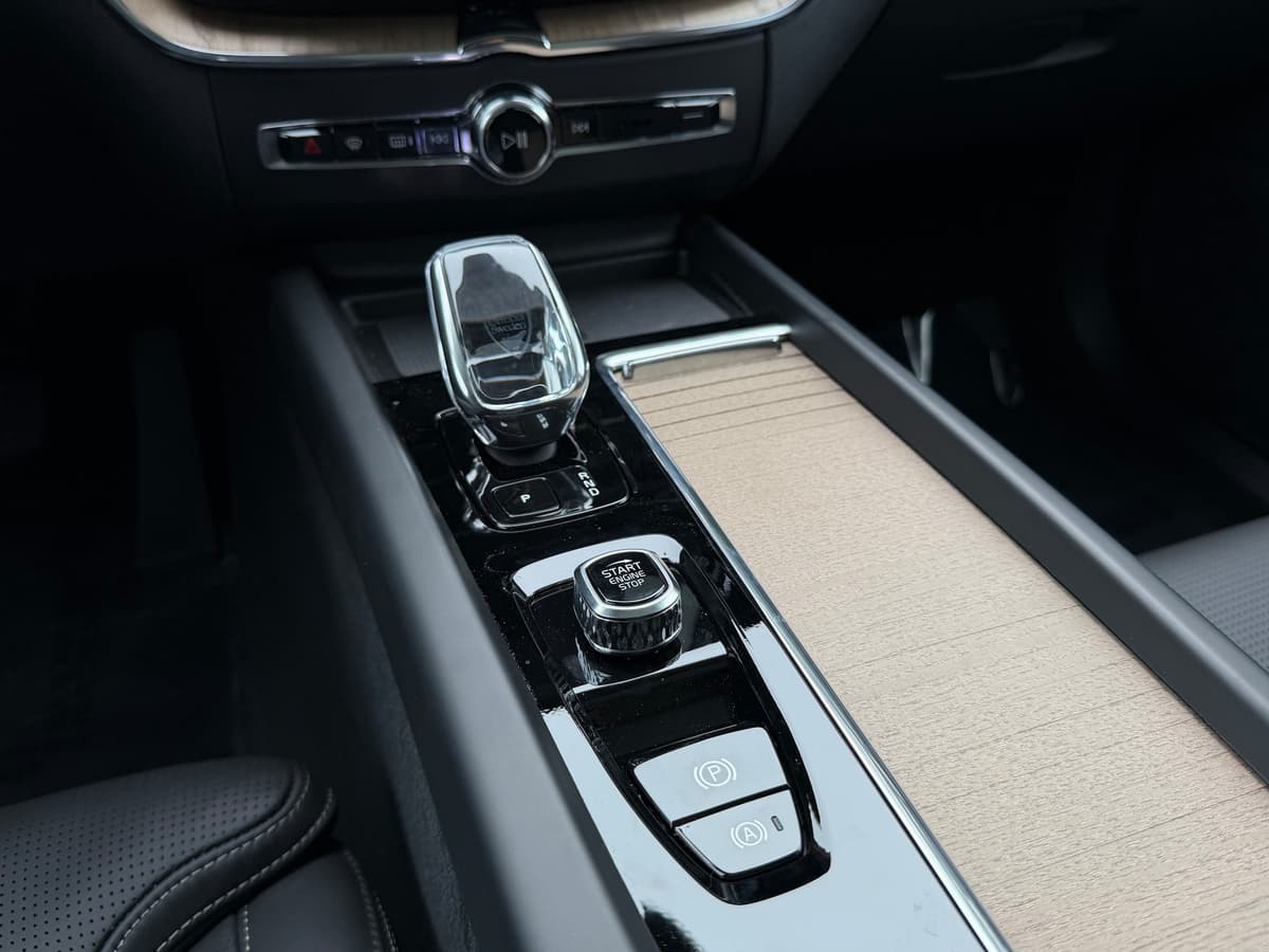 2026 Volvo XC60 - Image 13