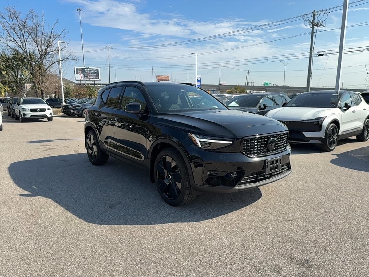 2026 Volvo XC40 - Image 7