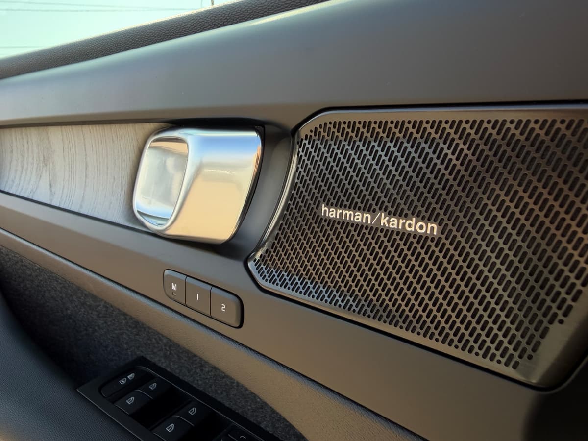 2026 Volvo XC40 - Image 18