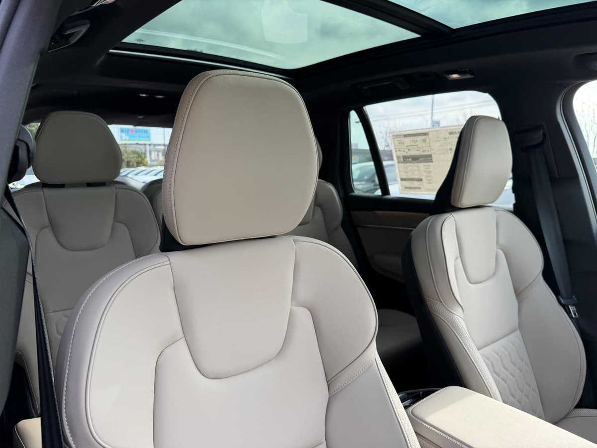 2026 Volvo XC90 plug-in hybrid - Image 9