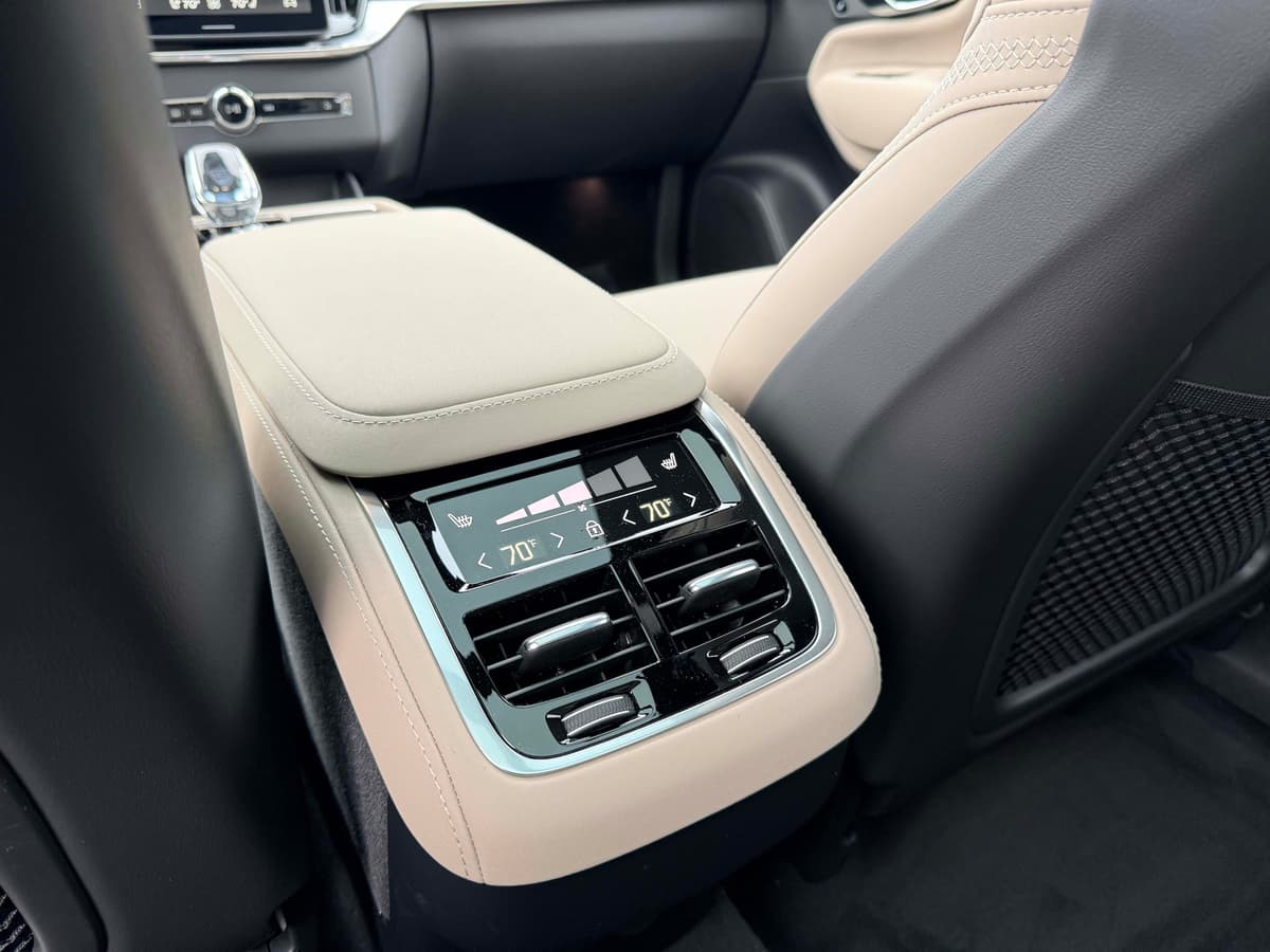 2026 Volvo XC90 - Image 17
