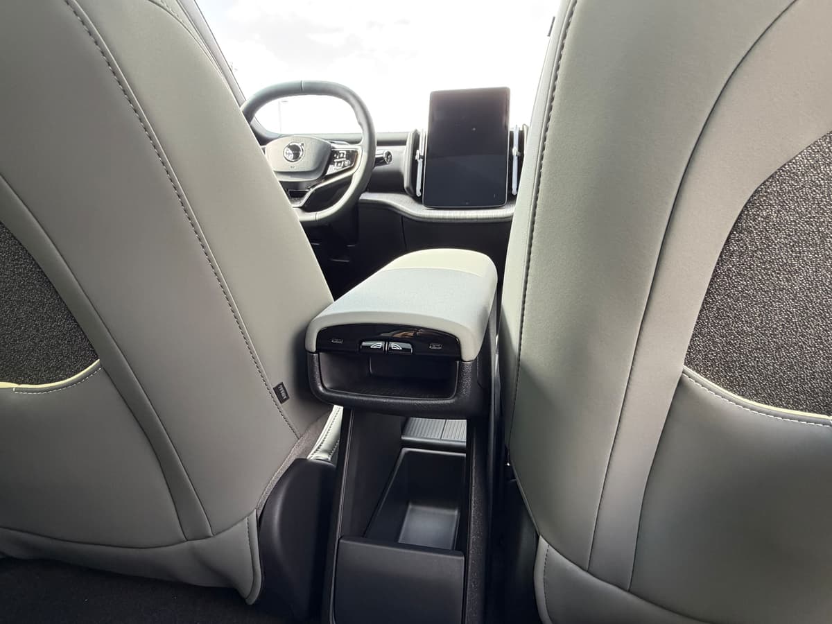 2026 Volvo EX30 - Image 11