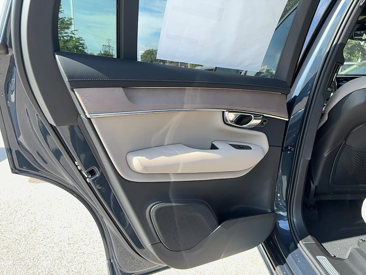 2026 Volvo XC90 - Image 14