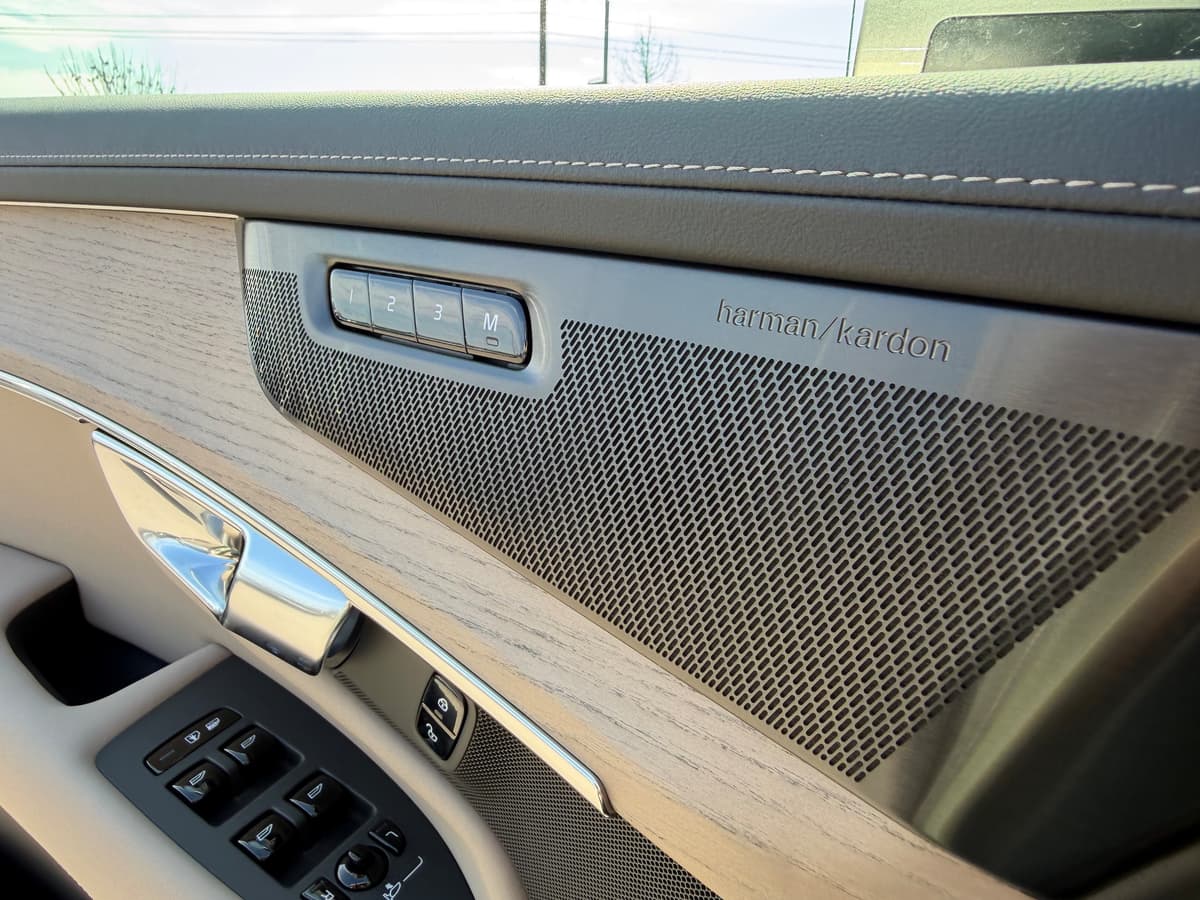 2026 Volvo XC90 plug-in hybrid - Image 18