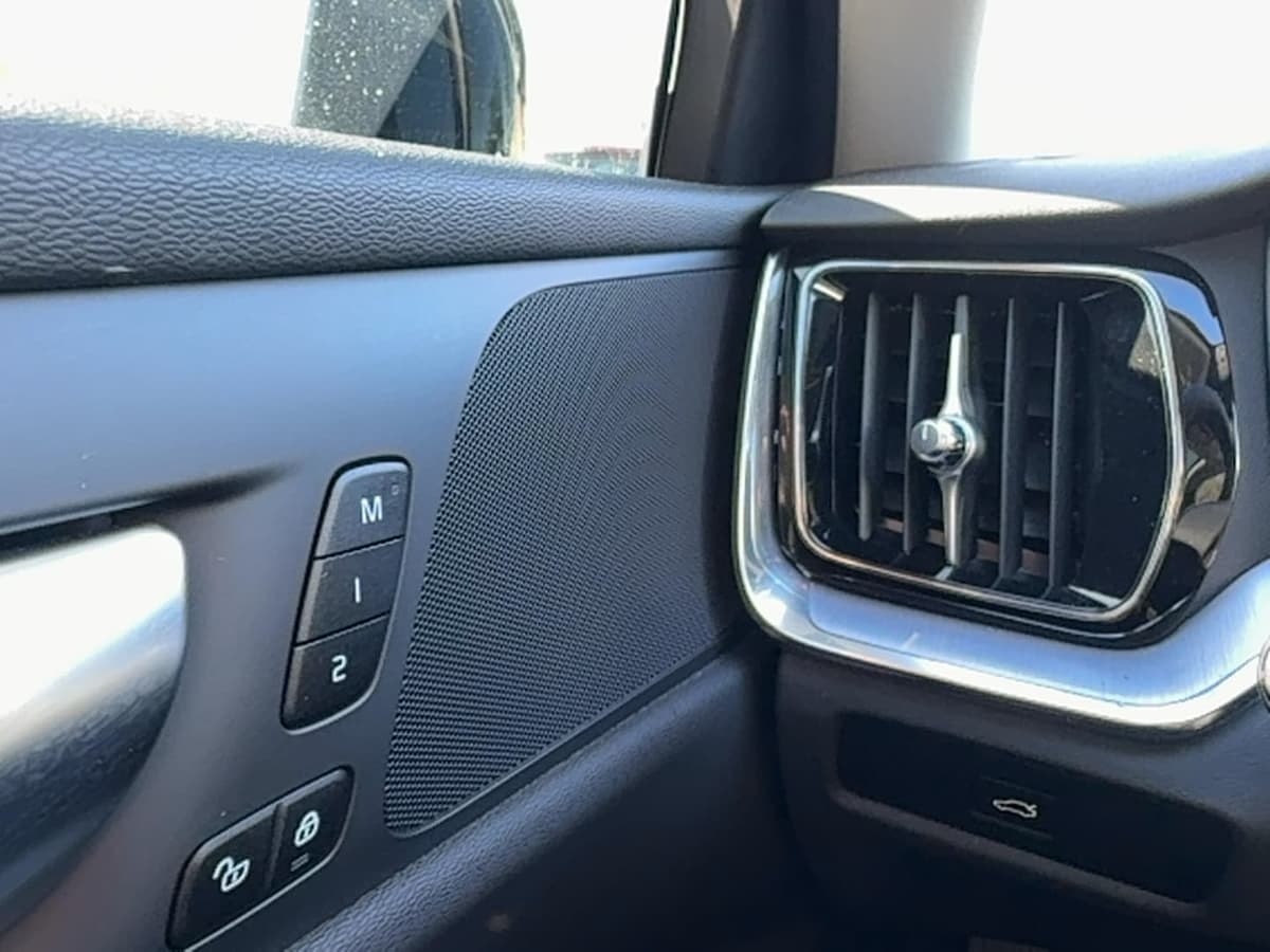 2024 Volvo S60 - Image 18