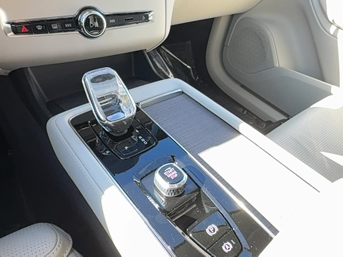 2026 Volvo XC90 plug-in hybrid - Image 21