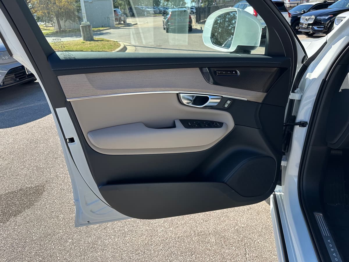 2026 Volvo XC90 - Image 18