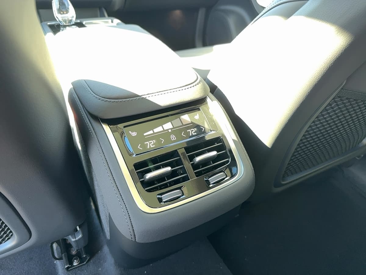 2026 Volvo XC90 - Image 17