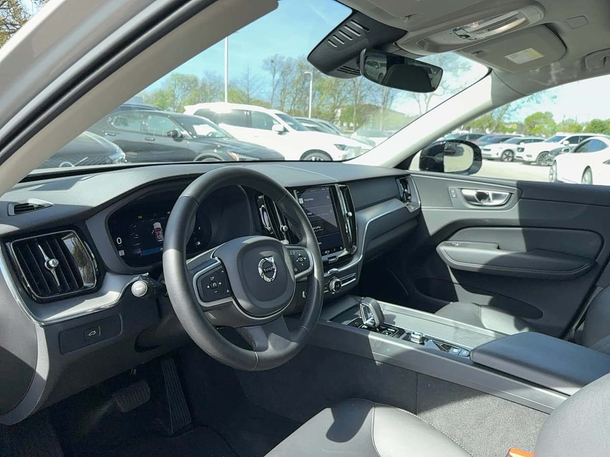 2025 Volvo XC60 - Image 9