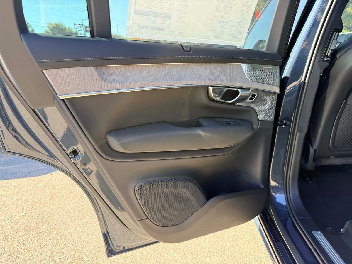 2026 Volvo XC90 - Image 13