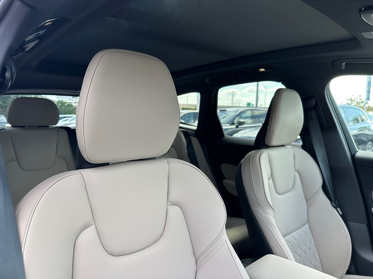 2026 Volvo XC60 - Image 9