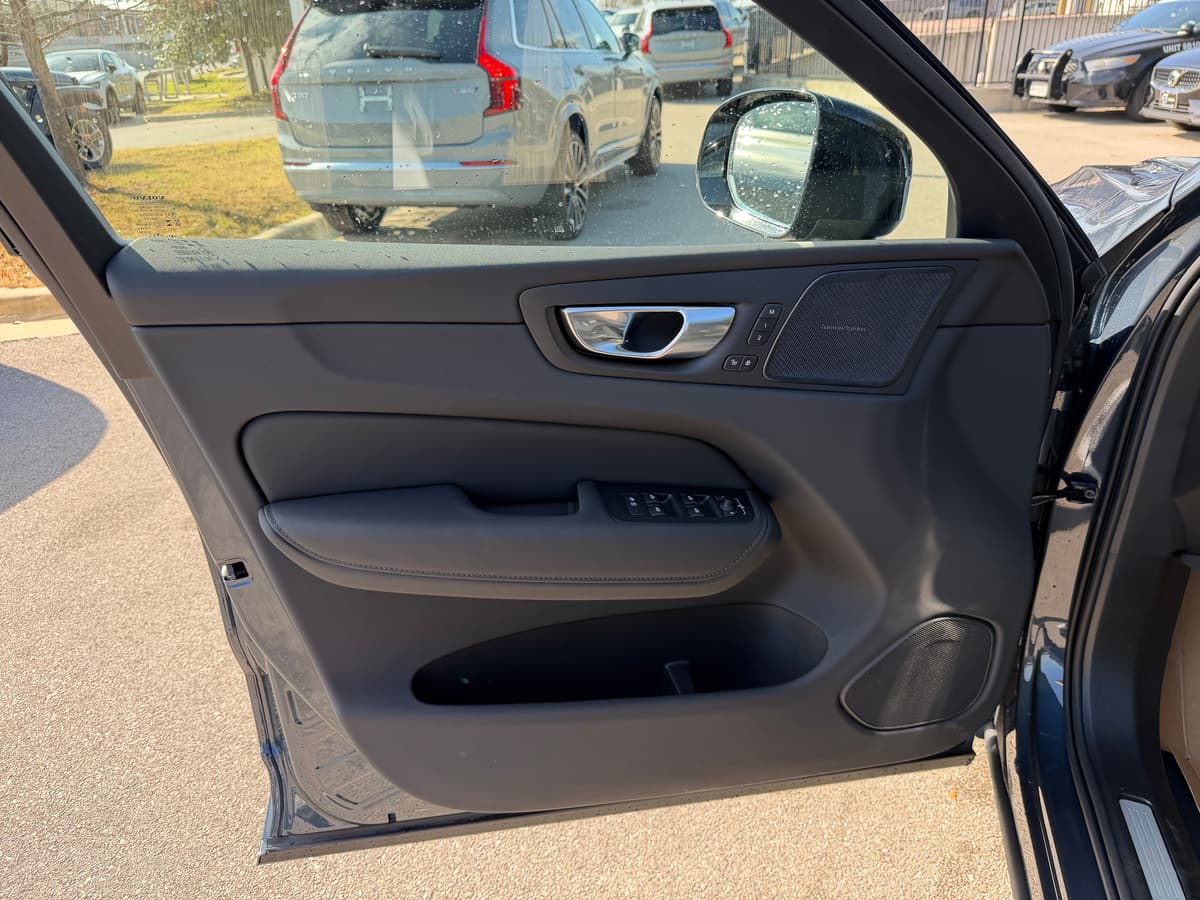 2026 Volvo XC60 - Image 17