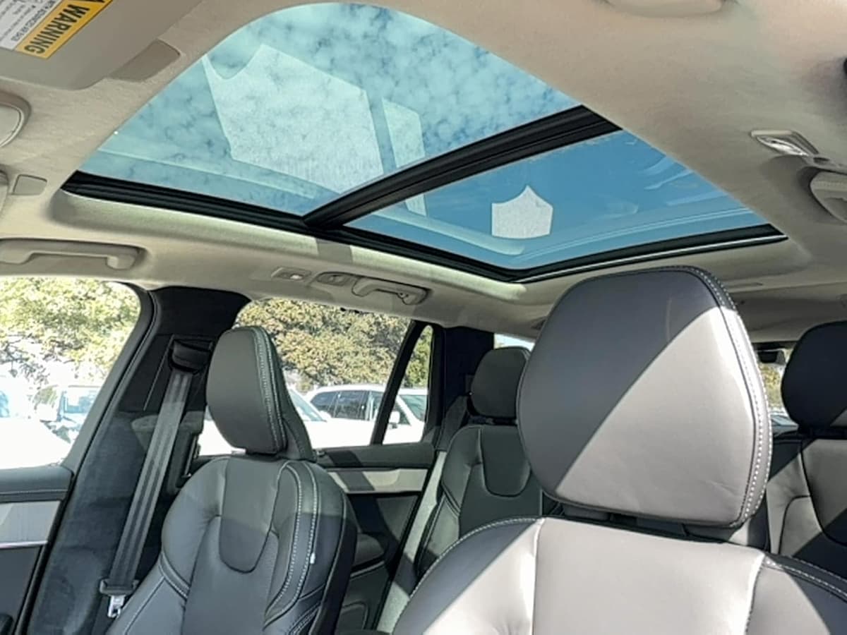 2026 Volvo XC90 - Image 12