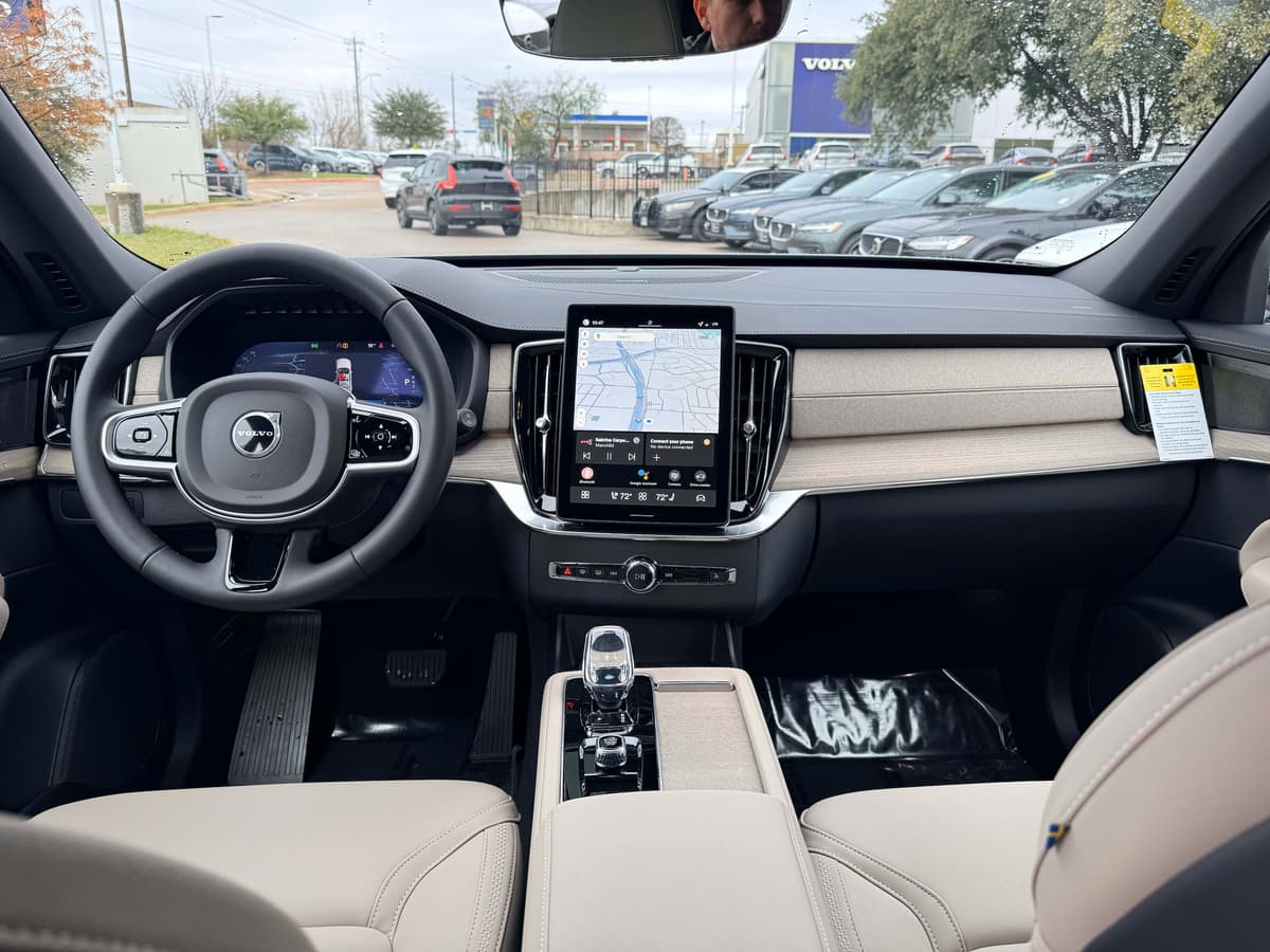 2026 Volvo XC90 plug-in hybrid - Image 18