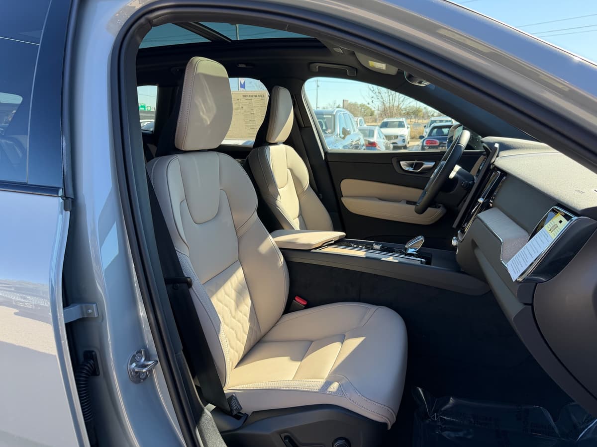 2026 Volvo XC60 - Image 8