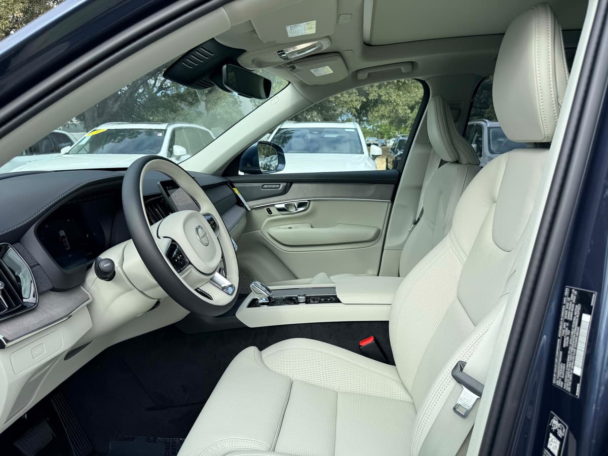 2026 Volvo XC90 - Image 13