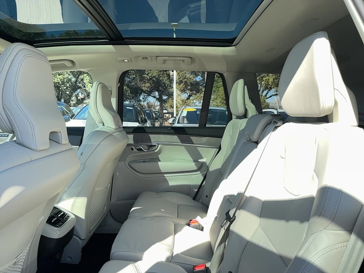 2026 Volvo XC90 - Image 15
