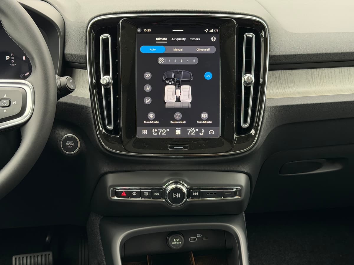 2026 Volvo XC40 - Image 11