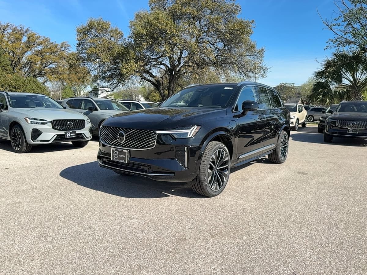 2026 Volvo XC90 plug-in hybrid - Image 2