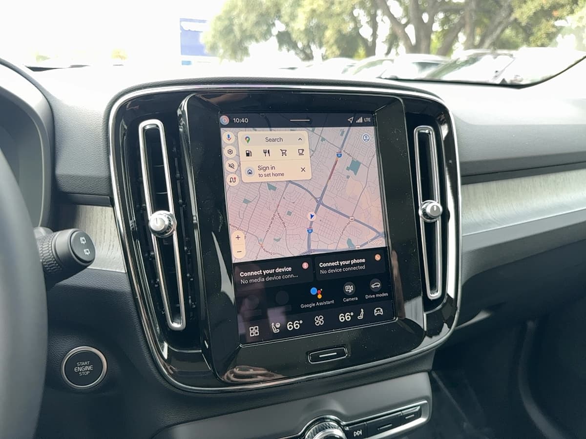 2026 Volvo XC40 - Image 20