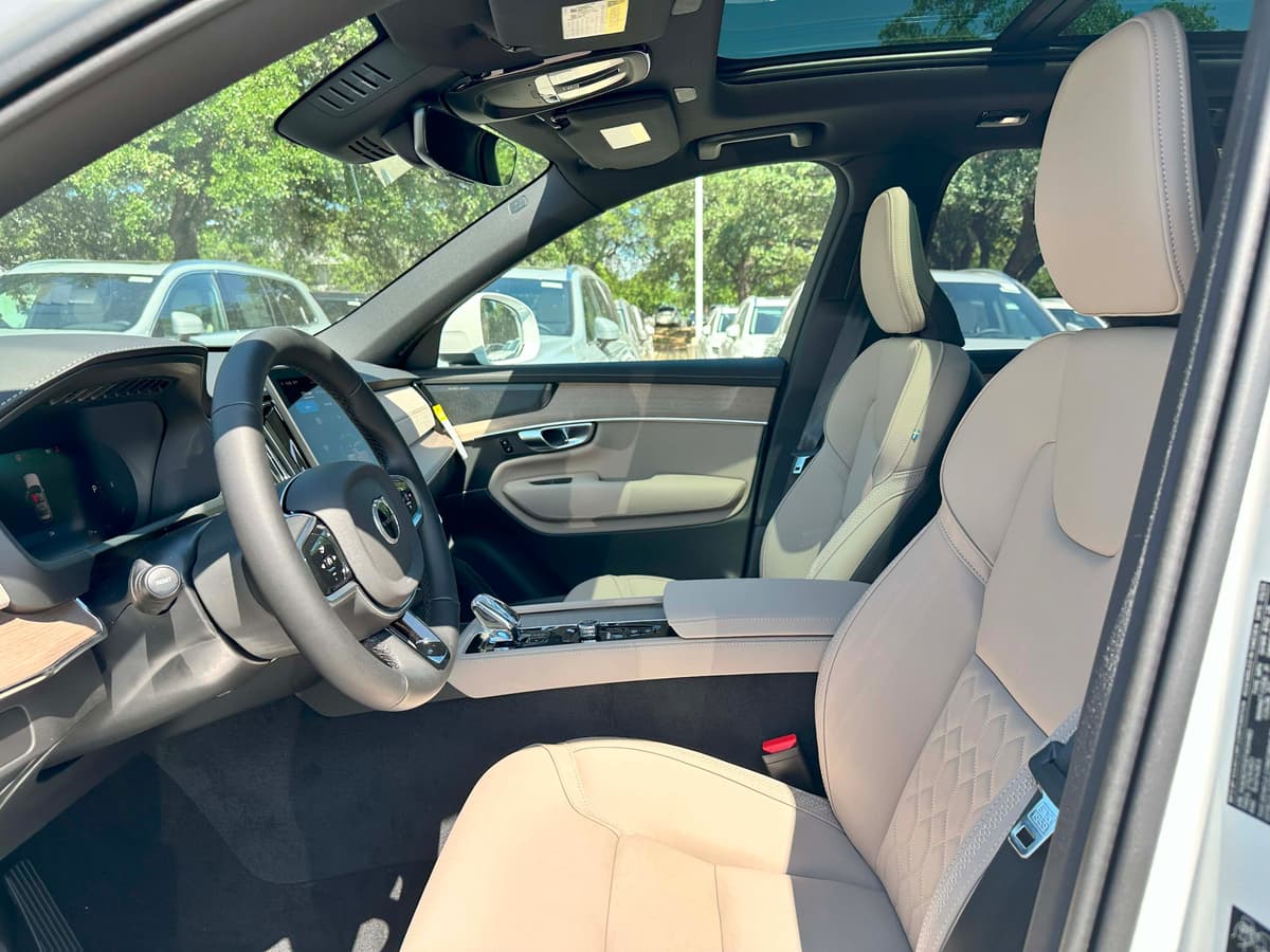 2026 Volvo XC90 - Image 13