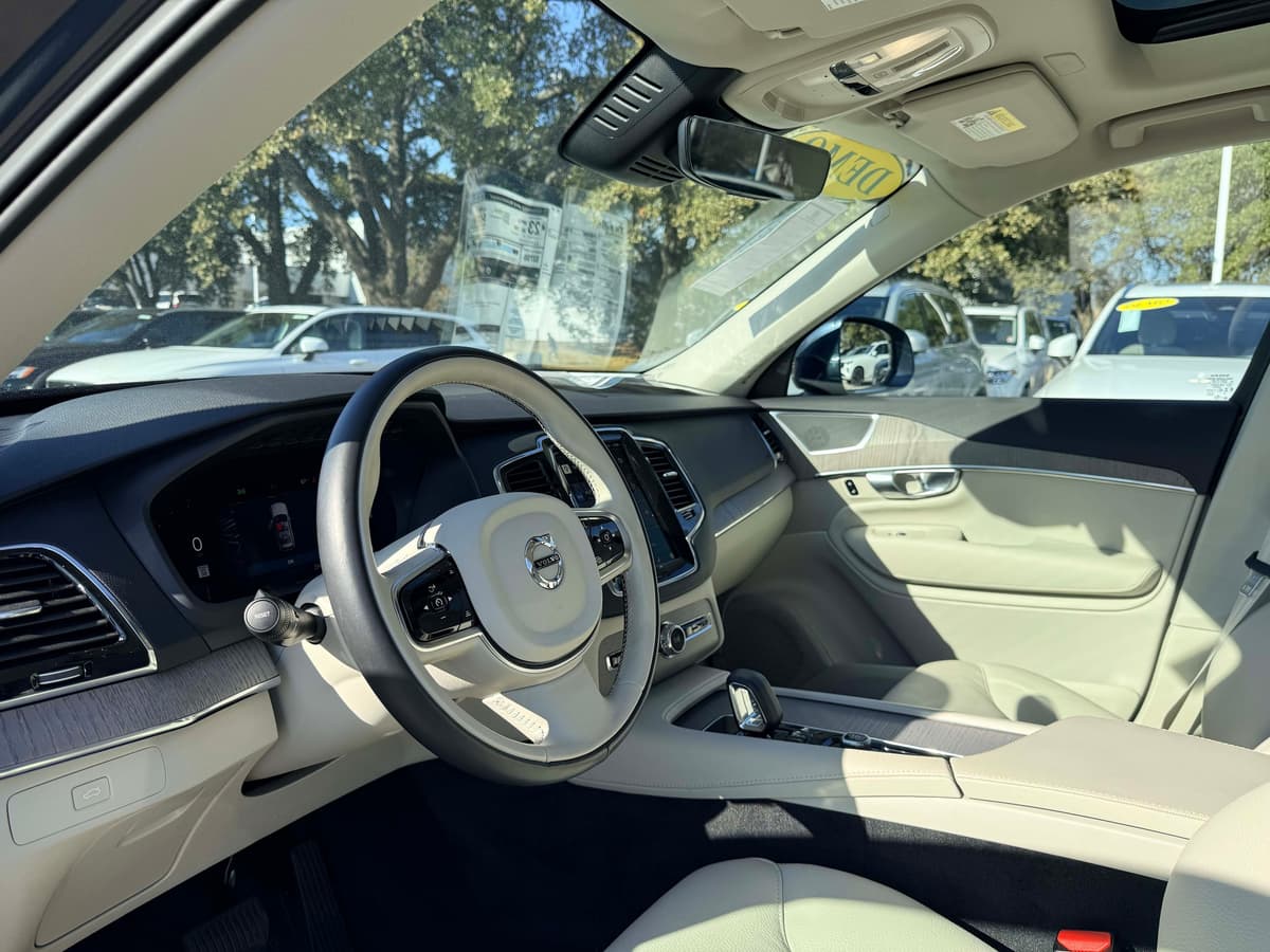 2025 Volvo XC90 - Image 11
