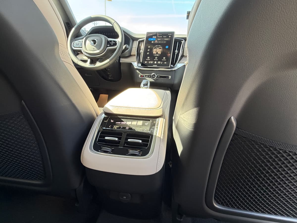 2026 Volvo XC90 - Image 12