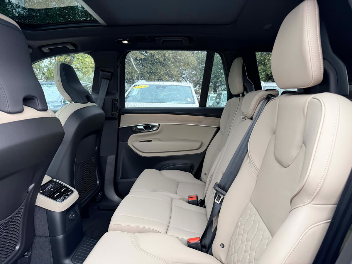 2026 Volvo XC90 plug-in hybrid - Image 15