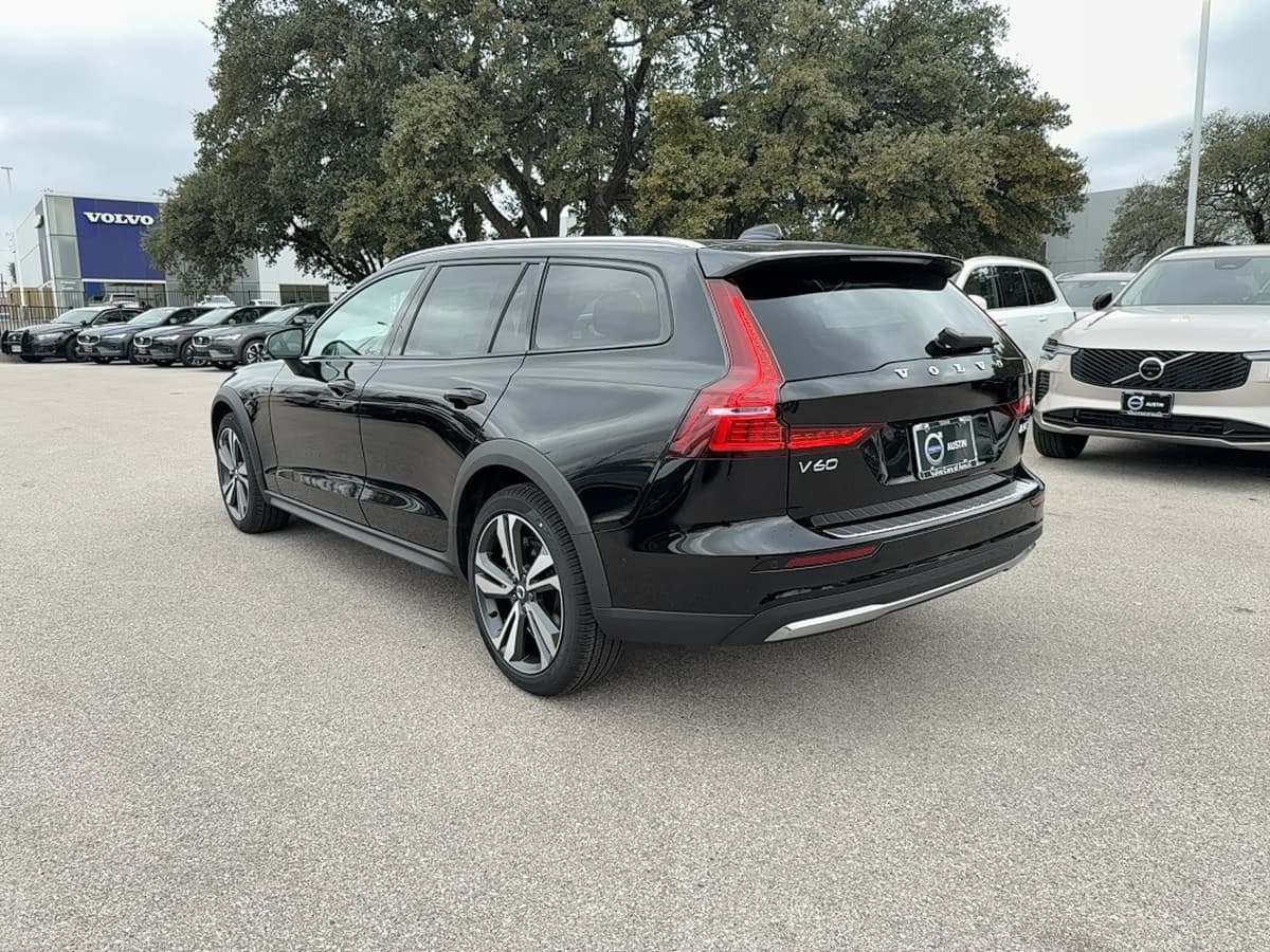 2026 Volvo V60 Cross Country - Image 4
