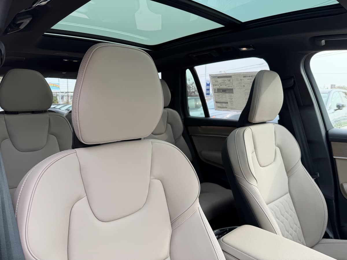2026 Volvo XC90 plug-in hybrid - Image 9