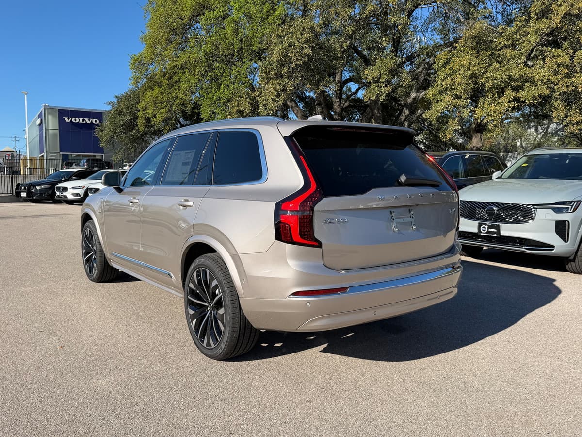 2026 Volvo XC90 plug-in hybrid - Image 4