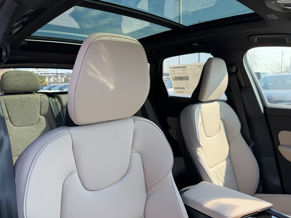 2026 Volvo XC60 - Image 7