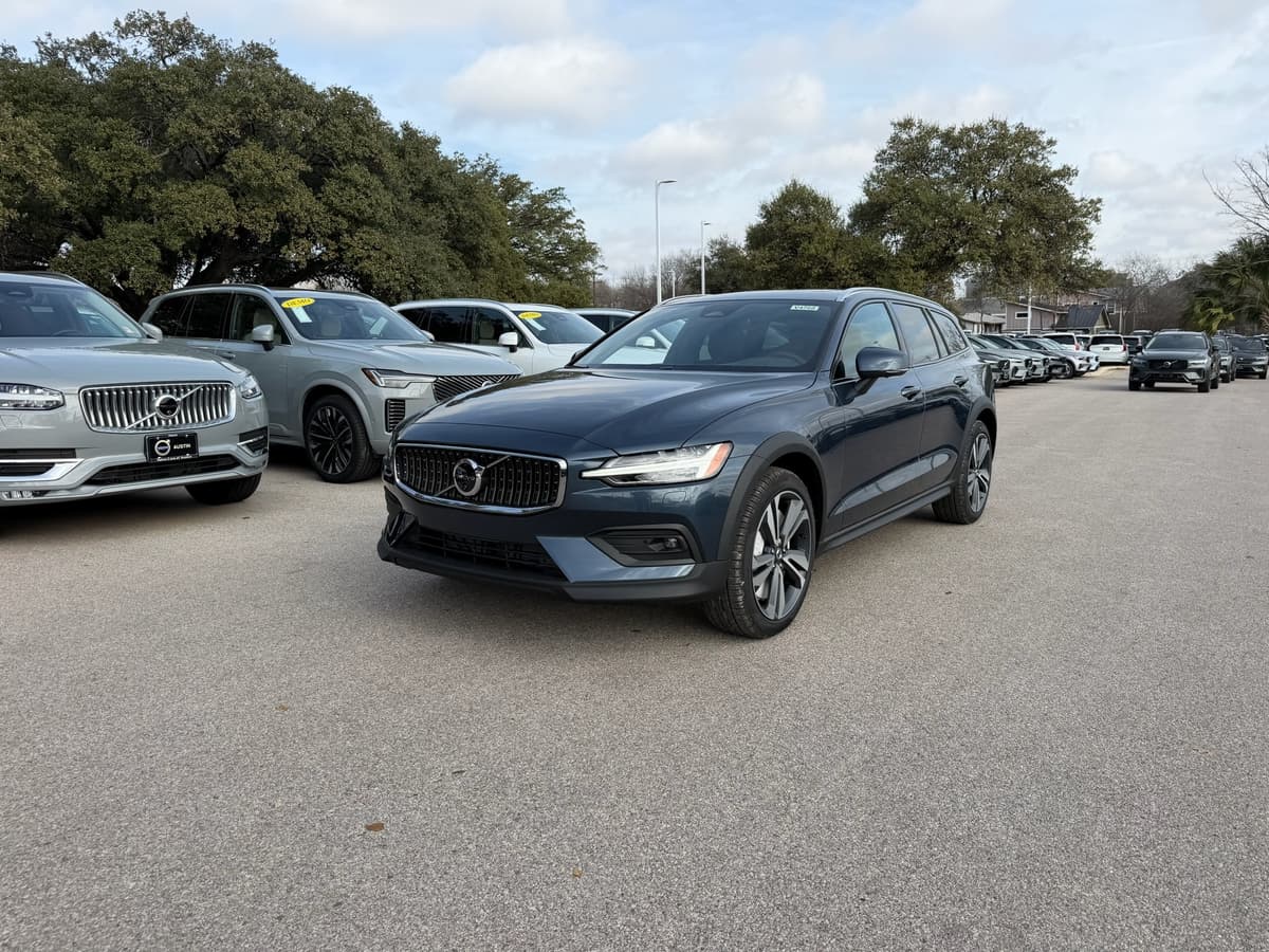 2026 Volvo V60 Cross Country - Image 2