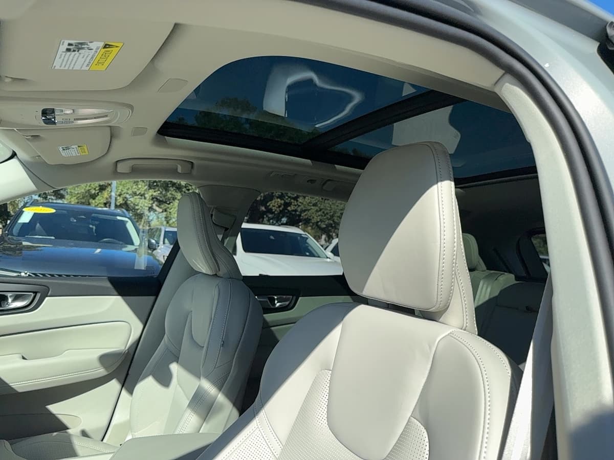 2026 Volvo XC60 - Image 13