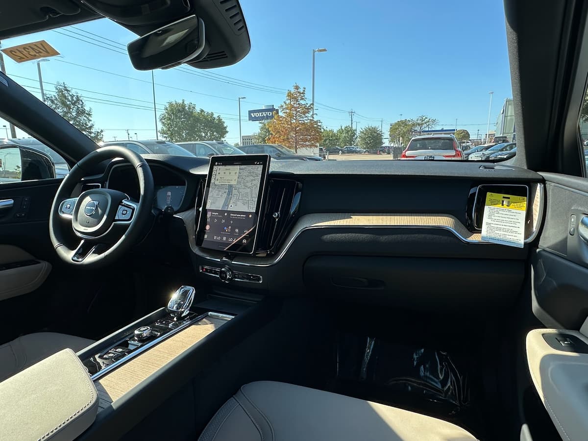 2026 Volvo XC60 - Image 10