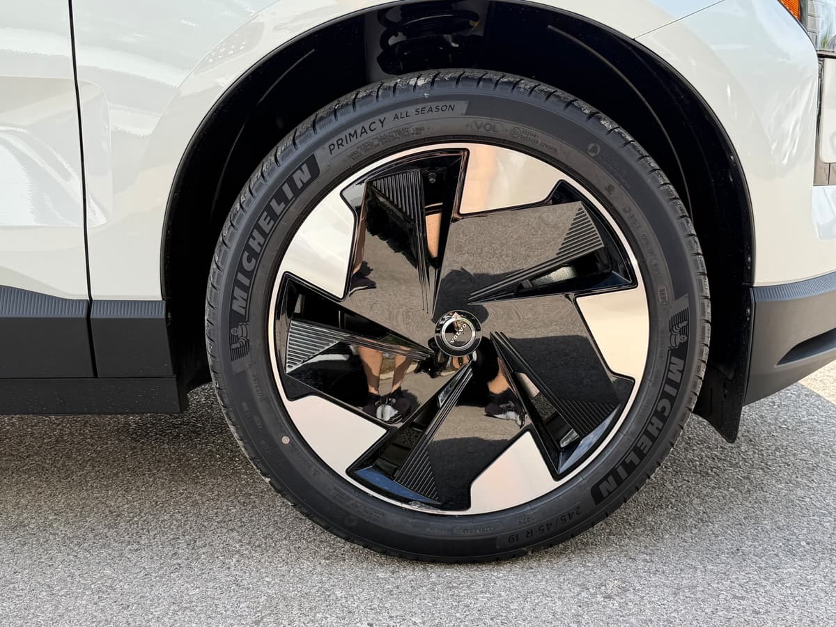 2026 Volvo EX30 - Image 7