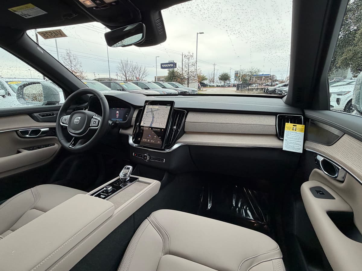 2026 Volvo XC90 plug-in hybrid - Image 11