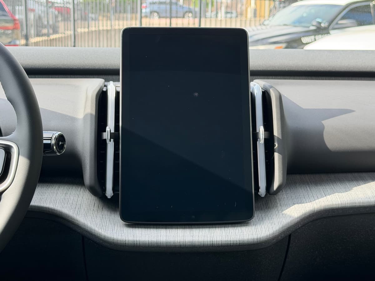 2026 Volvo EX30 - Image 12