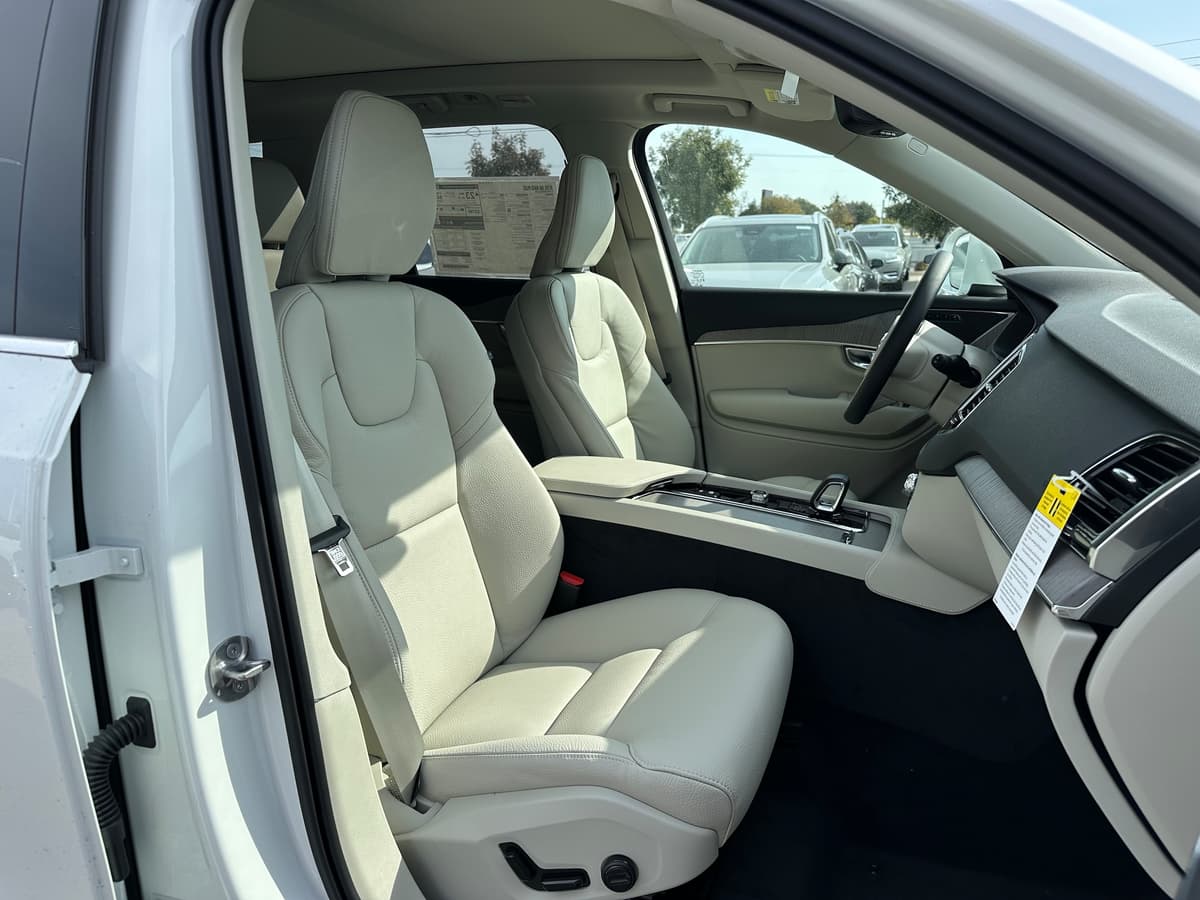 2025 Volvo XC90 - Image 8